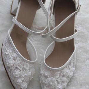 Elegant White Lace Women's Shoes